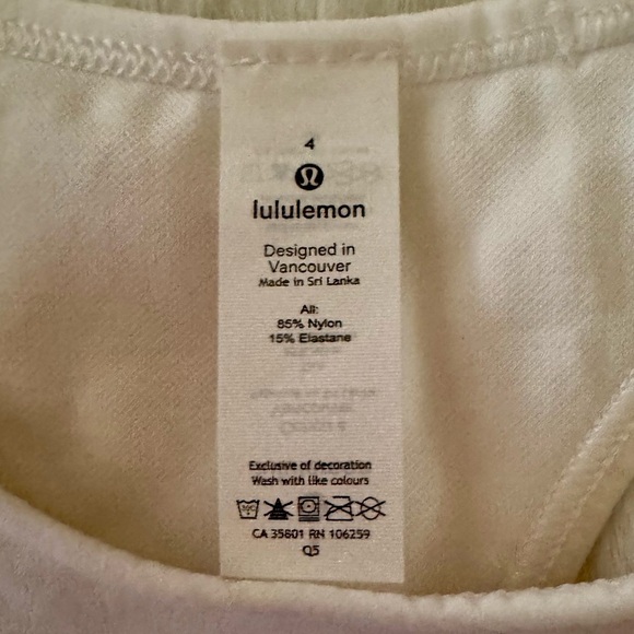 Lululemon Size 4, Ebb to Train Bra, Medium Support, C/D Cup - Picture 7 of 7